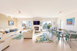 Villa | Living area - Holiday Home Olhos D'agua Near Beach (Albufeira)