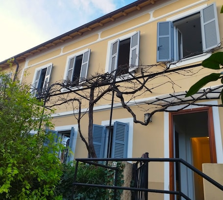 Exterior. CITY HEART, HOUSE & GARDEN (2min walk to MONACO)