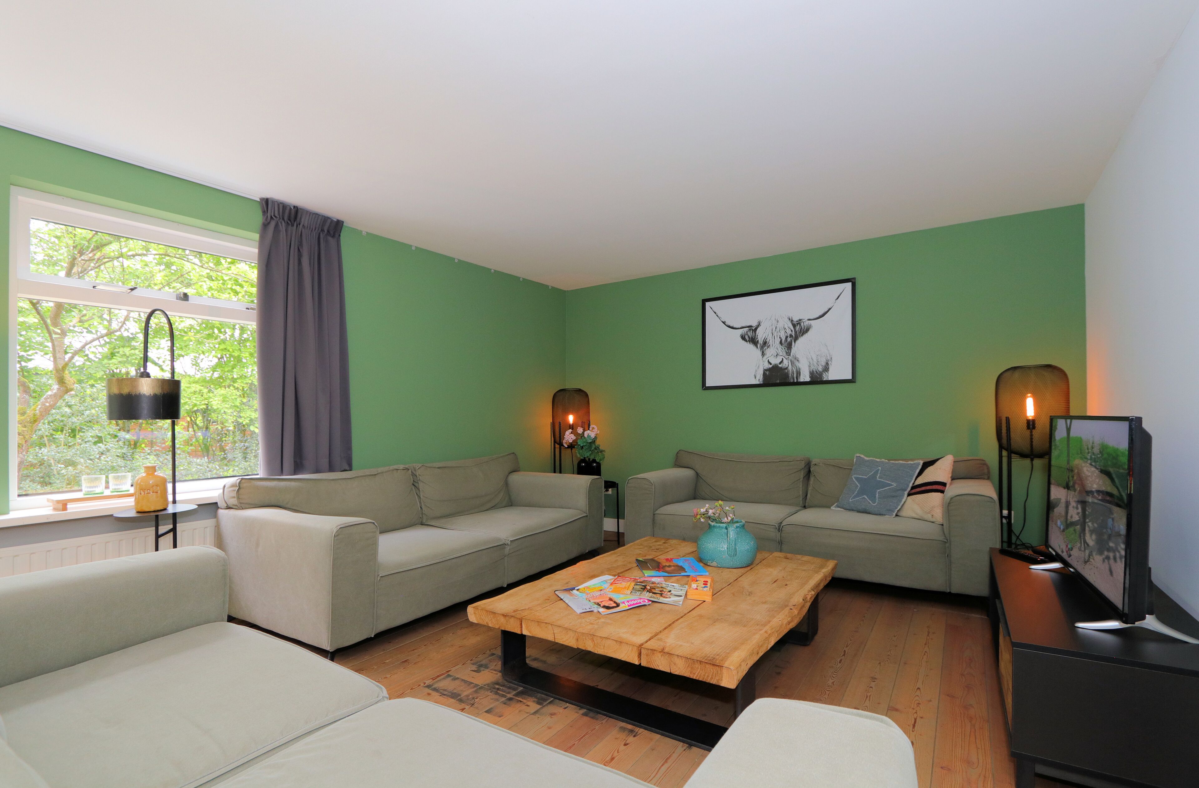 Bungalow With Multiple Floors, 6 Bedrooms And 2 Bathrooms - Ede