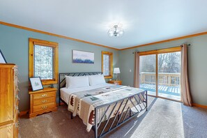 4 soverom, strykejern/-brett, internettilgang og sengetøy