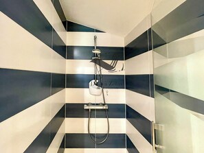 Hair dryer