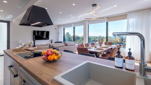 Appartement, 3 chambres, balcon, vue sur la montagne | Salle de séjour