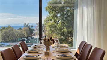 Apartment, 3 Schlafzimmer, Balkon, Bergblick | Esszimmer