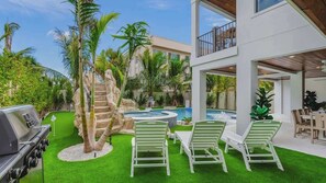 Outdoor dining - New - Private Beach Access/Zip Line & Waterslide (Sarasota)