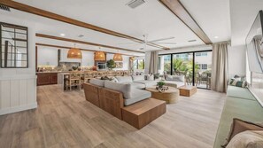 Smart-TV, Videospiele, Tischfußball, Arbeitsbereiche