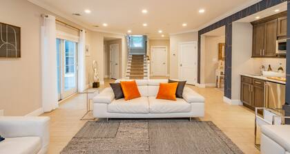 6 BR Heated Pool Open Beginning of April