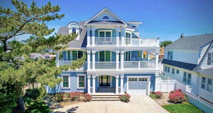 Spacious 6BR Beach Home With Elevator Decks - Ideal for Family Holidays Winter Escapes