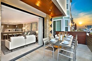 3 bedrooms - 3 BR Roof Deck Ocean Views Hot Tub Beach Block (Newport Beach)