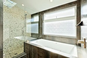 House | 6 bedrooms - 7 Br 2 Hot Tubs Rooftop Beach Block Ocean View (Newport Beach)