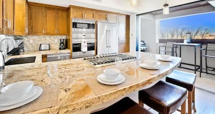 7 Br 2 Hot Tubs Rooftop Beach Block Ocean View