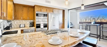 7 Br 2 Hot Tubs Rooftop Beach Block Ocean View