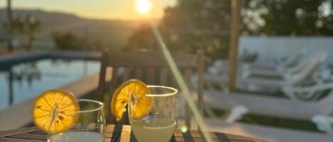 تناول الطعام بالخارج