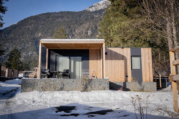 المنشأة من الخارج