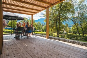 Outdoor dining - Panorama Lodge 4-6 (Presseggen)