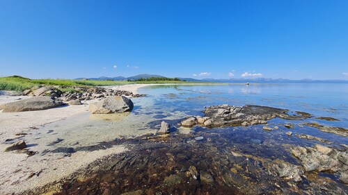 Prima Lofoten apartment by the seafront with midnight sun.