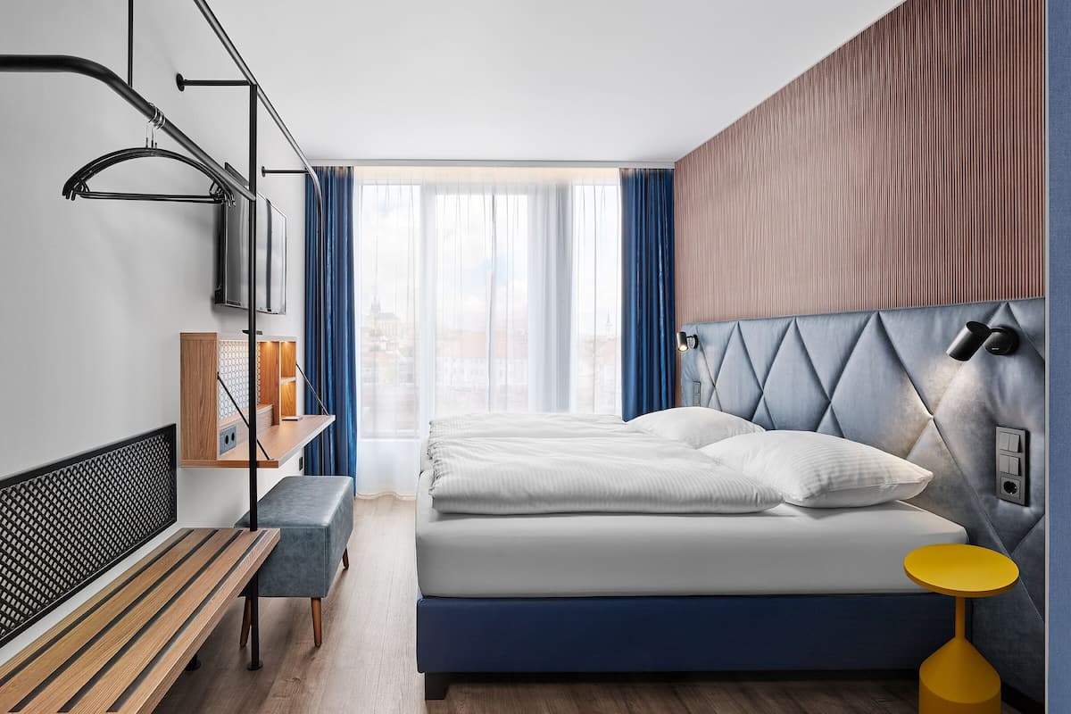 Comfort Double Room | Soundproofing, free WiFi, bed sheets