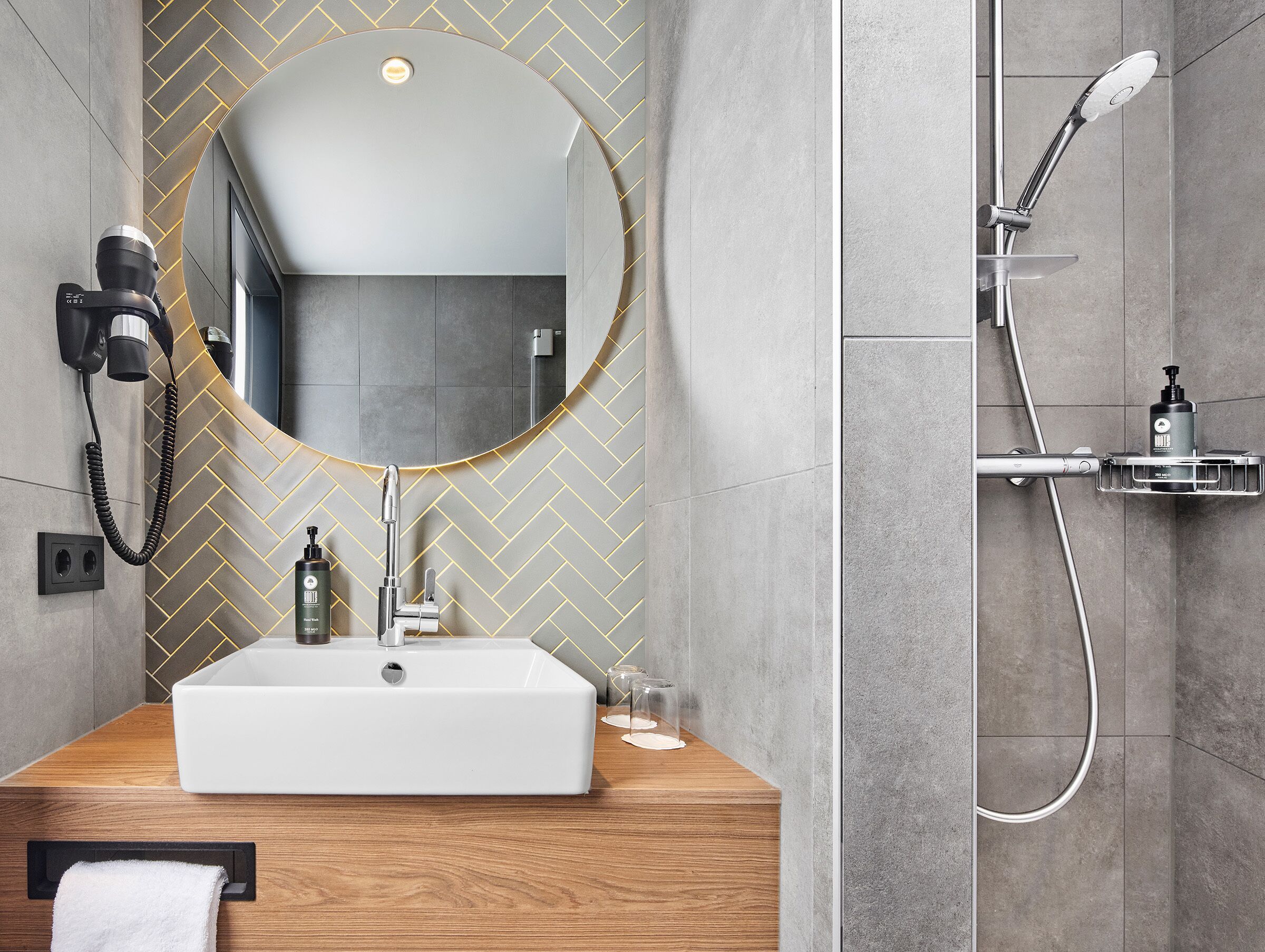 Comfort Quadruple Room | Bathroom