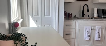 Private & Cozy  house sleeps 5 with WiFi and AC in beautiful Marion!