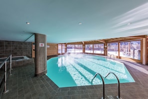 Outdoor pool - Madame Vacances Les Balcons du Viso (Abriès-Ristolas)