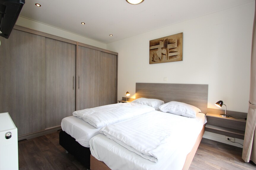 Chalet With 4 Bedrooms And A Terrace - Sittard