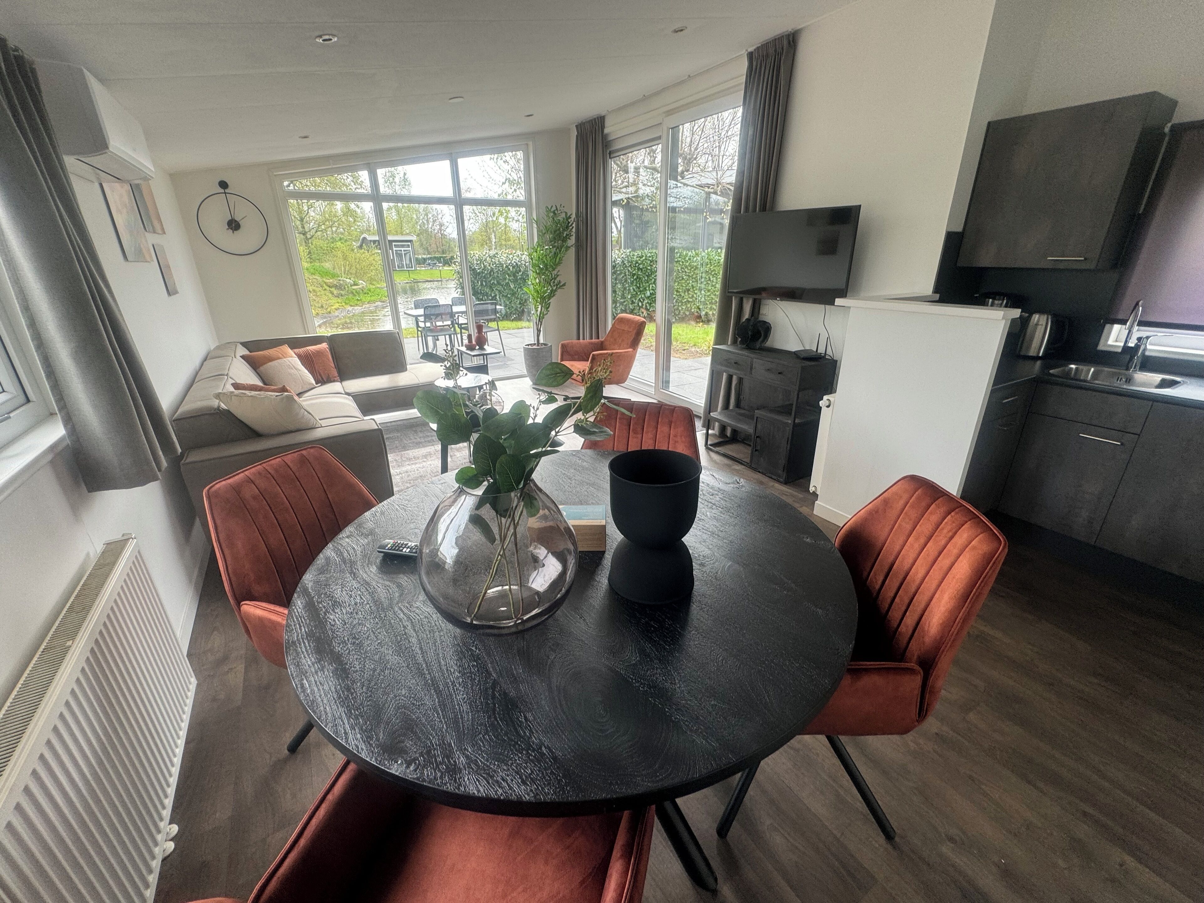 Chalet Met 2 Slaapkamers En Een Terras - Maaseik
