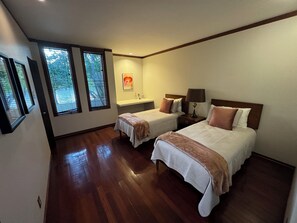 3 quartos, ferros/tábuas de passar roupa, Wi-Fi, roupa de cama