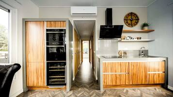 Microonde, lavastoviglie, macchina per tè/caffè