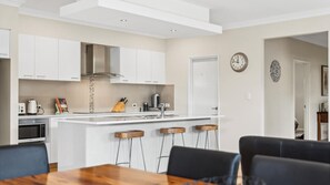 Microwave, oven, dishwasher, coffee/tea maker