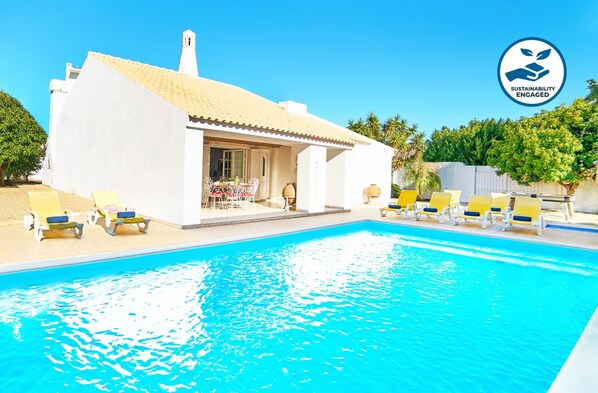 Pool - Villa in Albufeira Near sea Beach (Albufeira)