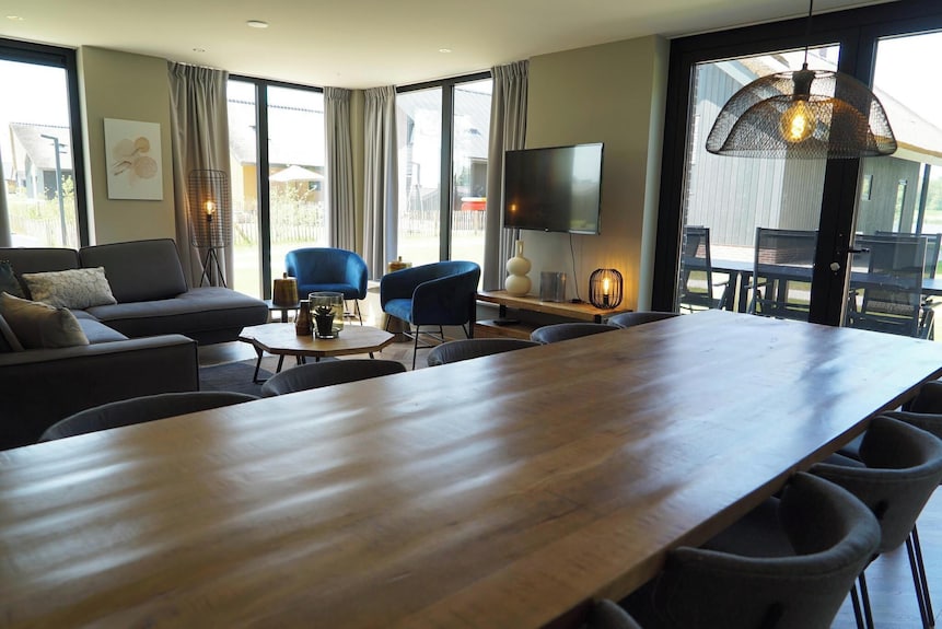 Villa With 4 Bedrooms, 2 Bathrooms And A Terrace - 캄펀