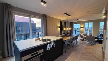 雪櫃、微波爐、爐具、洗碗機