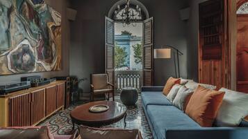 Exclusive House, Private Pool | Living area | Books