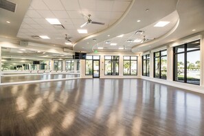 Interior - Enjoy Resort living in the Upscale Lakewood National Golf Country Club community (Bradenton)