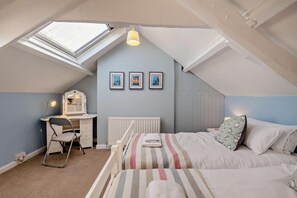 2 bedrooms, iron/ironing board, free WiFi, bed sheets