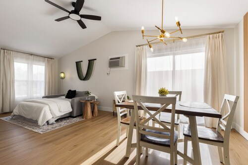 The Modern Haven-3 beds, excellent location in peaceful Loves Park