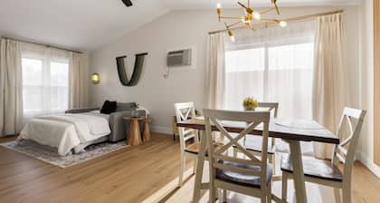 The Modern Haven-3 beds, excellent location in peaceful Loves Park