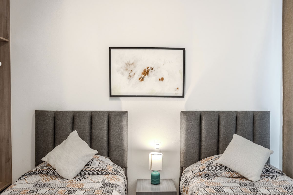 Executive Room, 2 Single Beds | In-room safe, iron/ironing board, free WiFi