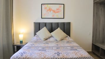 Executive Room, 1 Double Bed | In-room safe, iron/ironing board, free WiFi, bed sheets