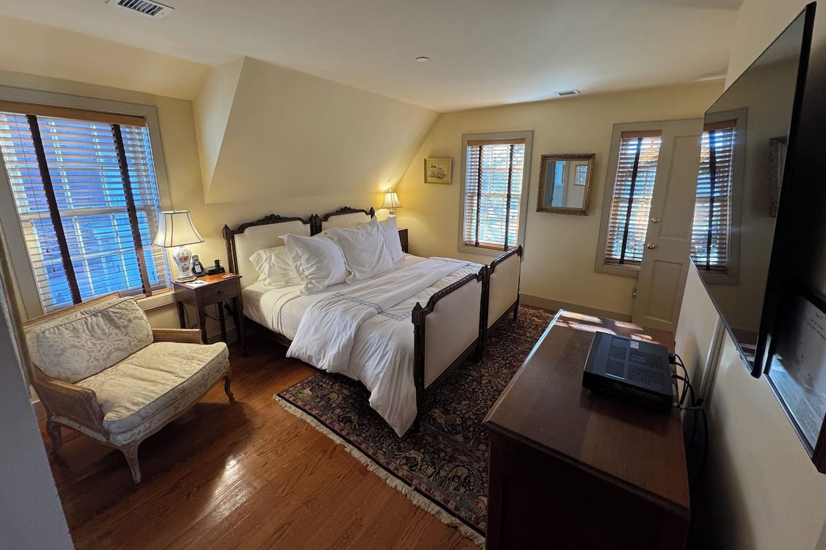Classic Room | Iron/ironing board, WiFi (free)