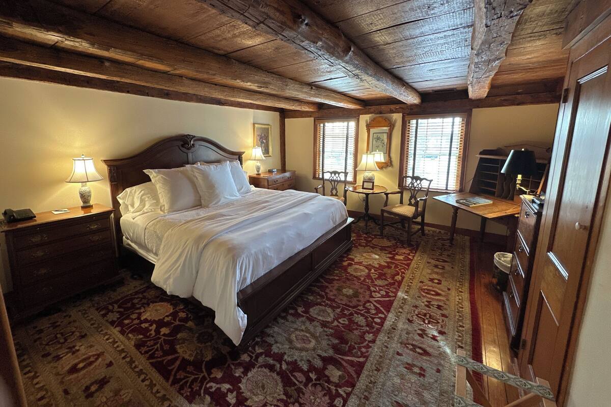 Deluxe Suite | Iron/ironing board, WiFi (free)