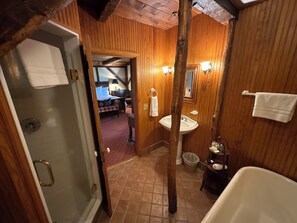 Singola Deluxe | Bagno | Asciugacapelli, asciugamani, sapone, shampoo