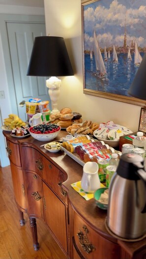 Petit déjeuner complet compris tous les jours