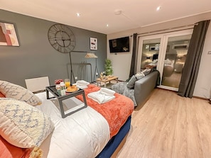 1 chambre, bureau, fer et planche à repasser, Wi-Fi