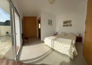 4 chambres, fer et planche à repasser, Wi-Fi, draps fournis