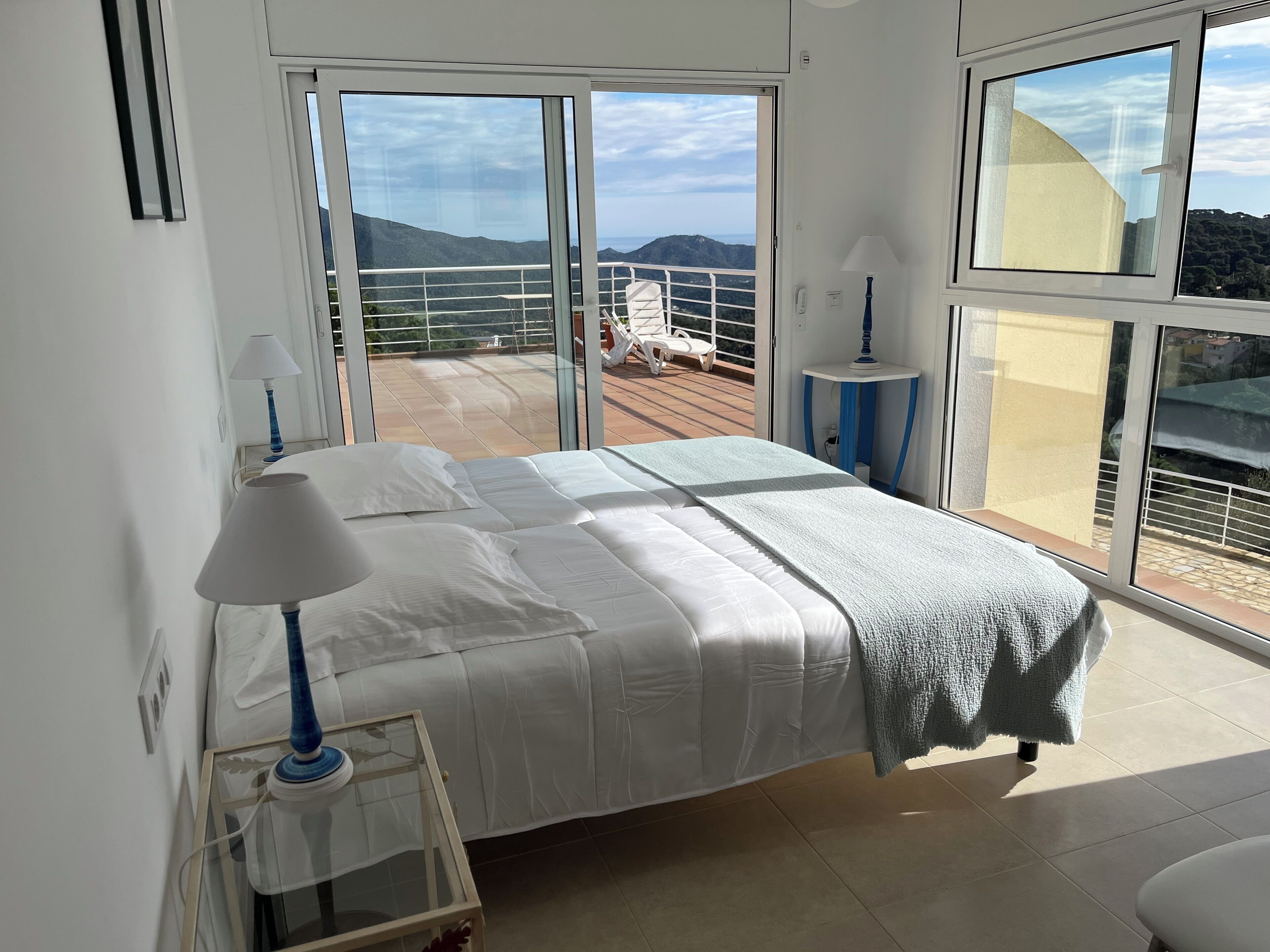 4 chambres, fer et planche à repasser, Wi-Fi, draps fournis