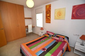 4 habitaciones, tabla de planchar con plancha, wifi y ropa de cama 