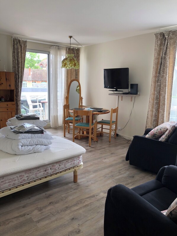 1 bedroom, iron/ironing board, free WiFi