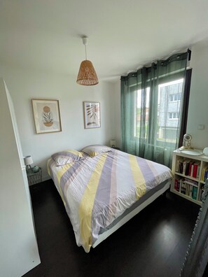 2 bedrooms, iron/ironing board, travel cot, bed sheets