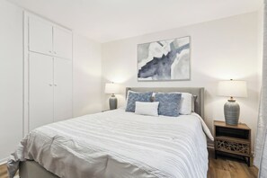 3 bedrooms, desk, iron/ironing board, free WiFi - Stylish 3BR Home, Close to Restaurants/Shops (Mississauga)