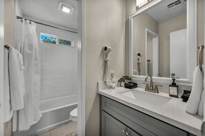 Hair dryer, towels - Modern Gem near Down Town (Las Vegas)